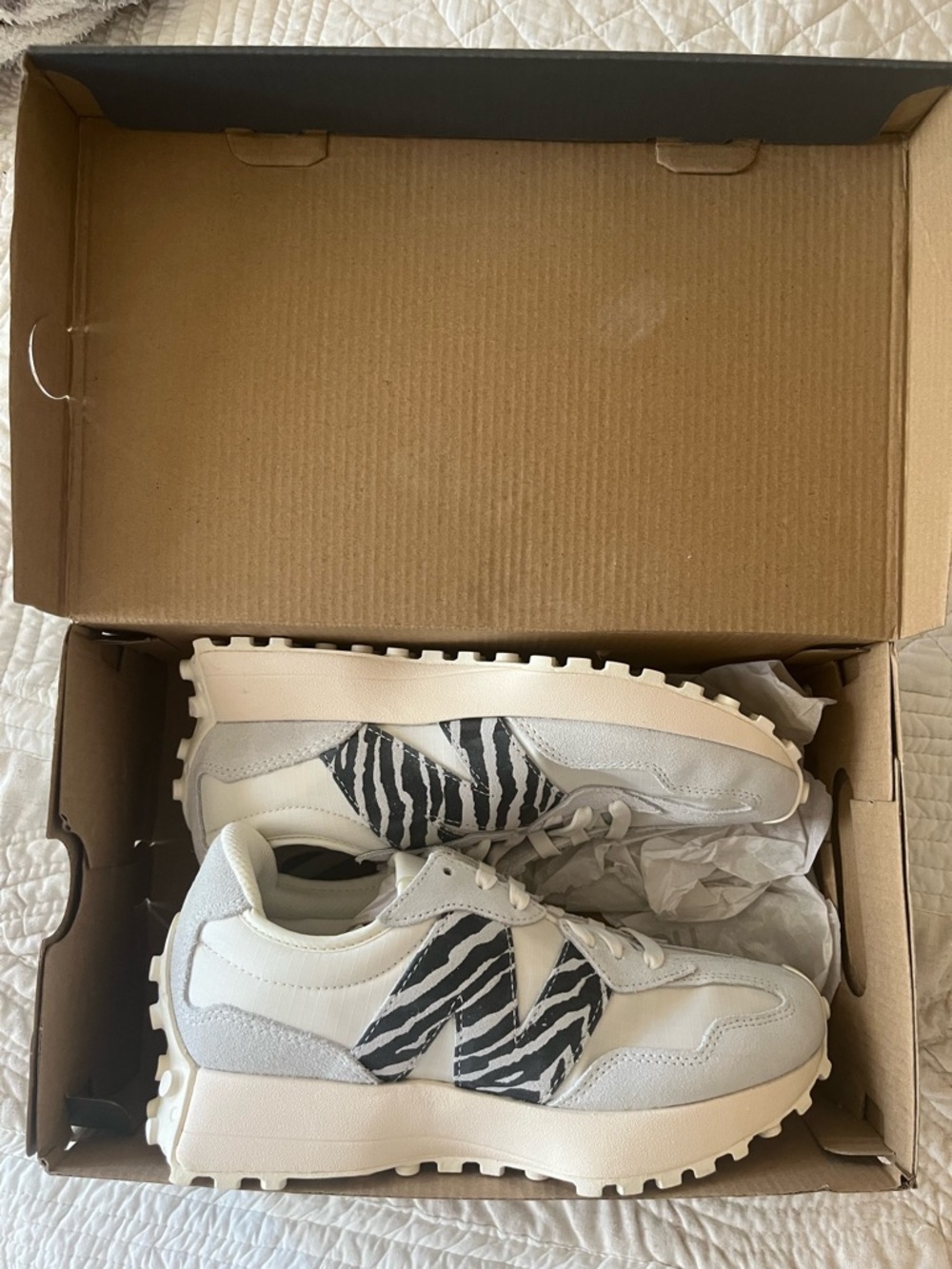 ASOS EXCLUSIVE New Balance 327 Grey/Blue Tiger Stripes